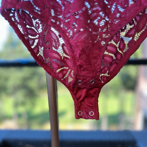 Christmas - Thick Lace Body Suit with snap crotch and lined chest. - Picture 8 of 13